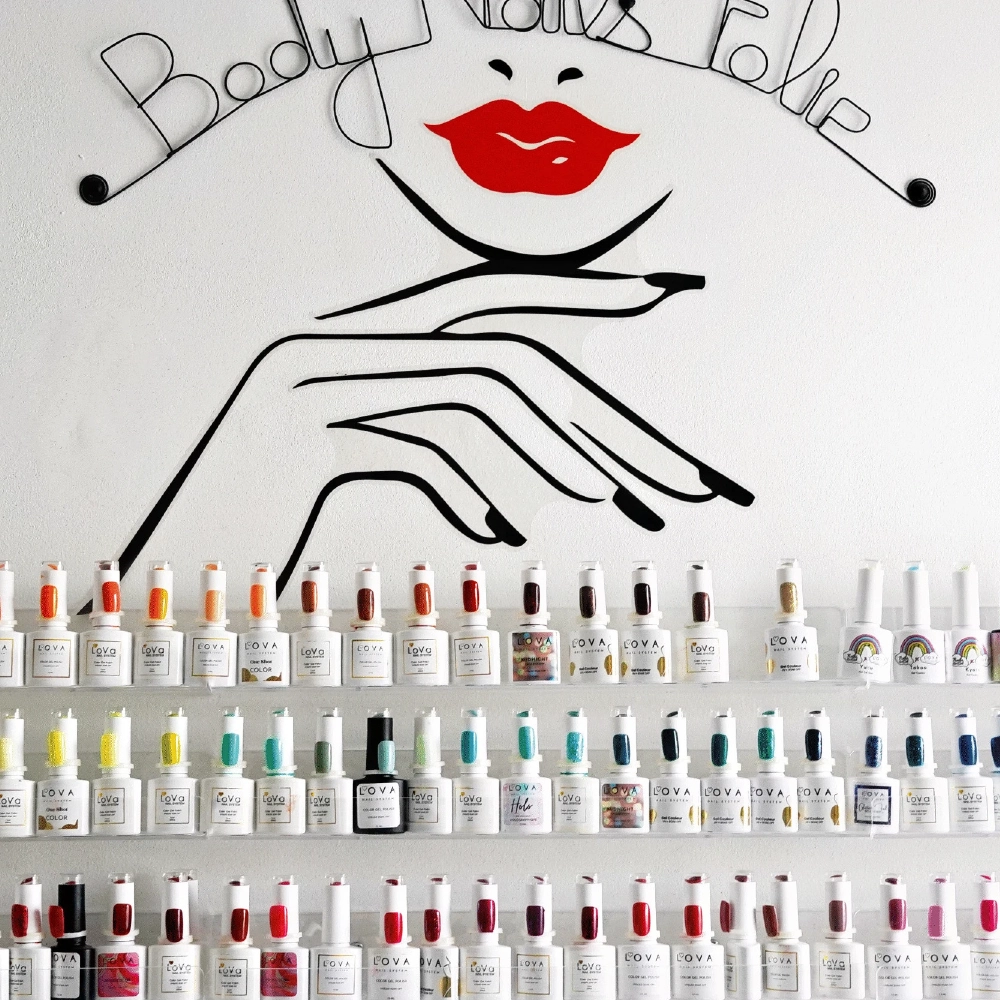 Chez Body Nails Folie retrouvez un large choix de coloris.